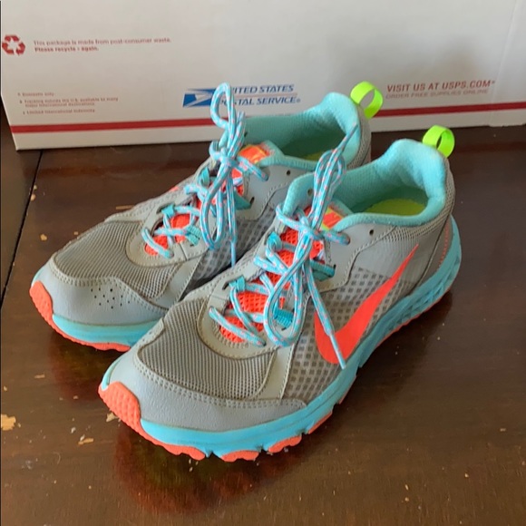 Nike Shoes - 🎁 Women’s size 7.5 Nike
